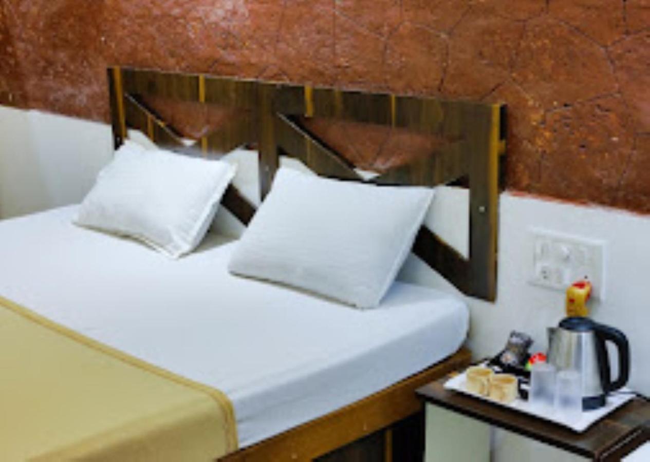 Blue Sea Beach Resort Mālvan מראה חיצוני תמונה